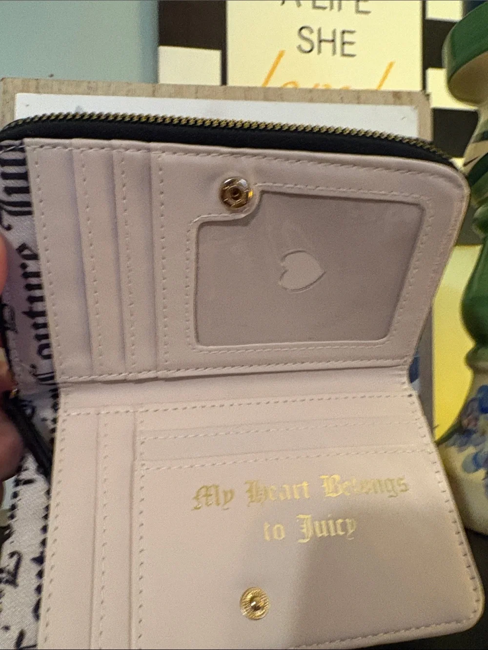 2/45♥️Juicy Couture Black Patent Zip-Around Card Holder with Gold Heart Charm